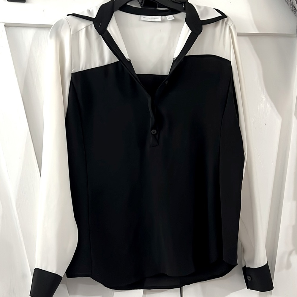 Black and white professional top size XS from New York and company